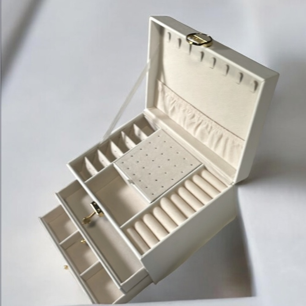 Off White Jewelry Organizer with Gold Clasp
